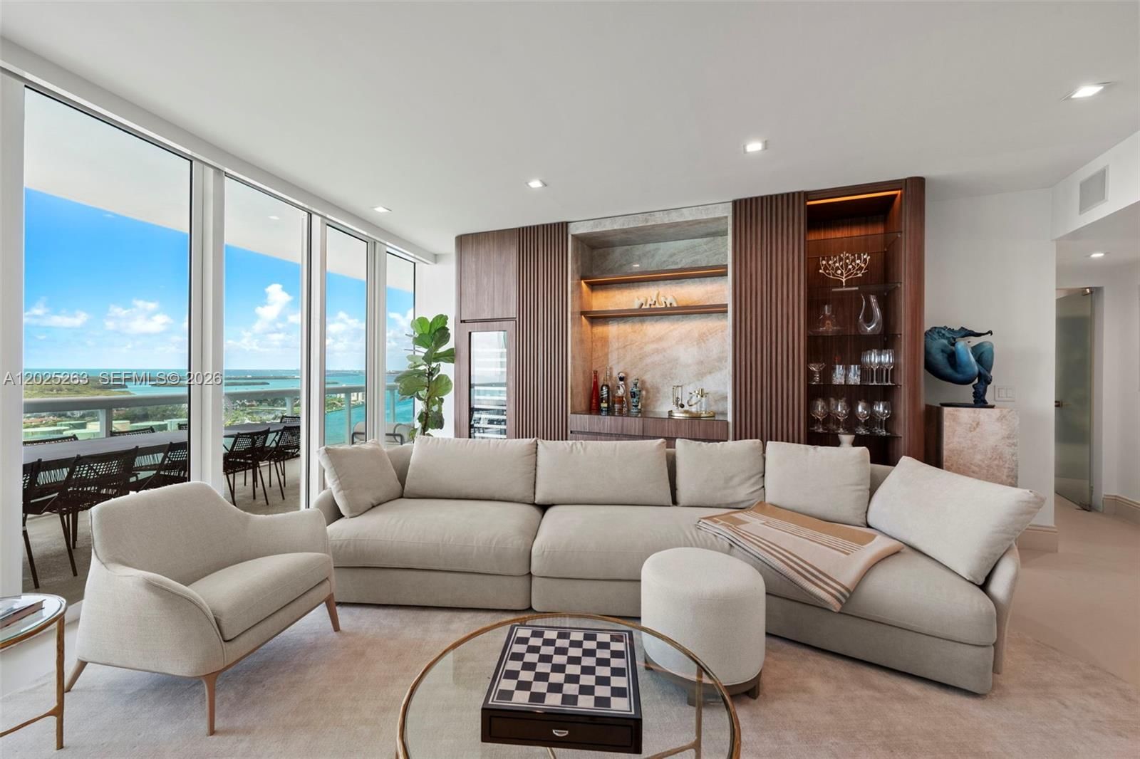 Real estate property located at 1000 Pointe Dr #2803, Miami-dade, Murano At Portofino Condo, Miami Beach, FL