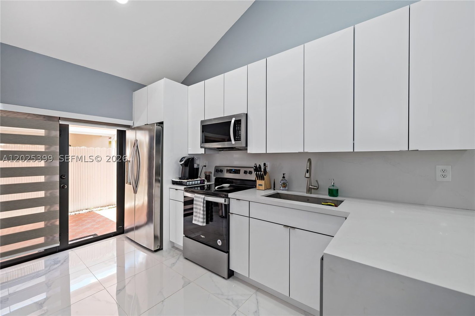Real estate property located at 9046 121st Ter #90, Miami-dade, Les Fontaines Condo, Hialeah Gardens, FL