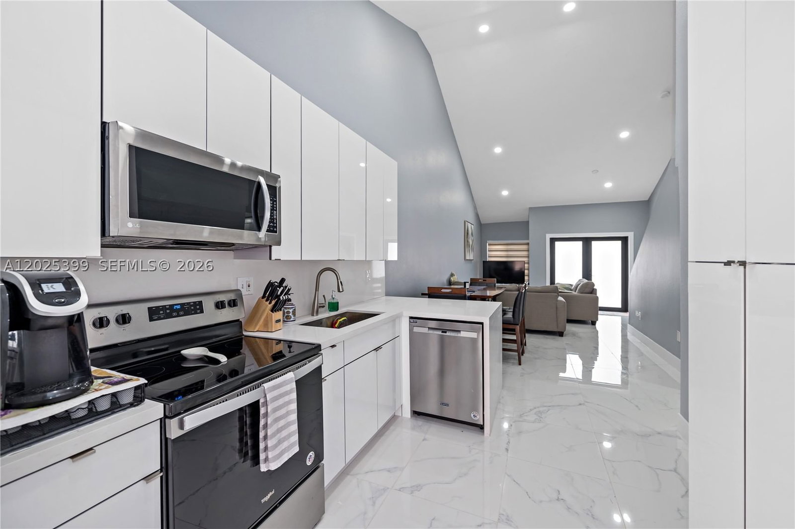 Real estate property located at 9046 121st Ter #90, Miami-dade, Les Fontaines Condo, Hialeah Gardens, FL