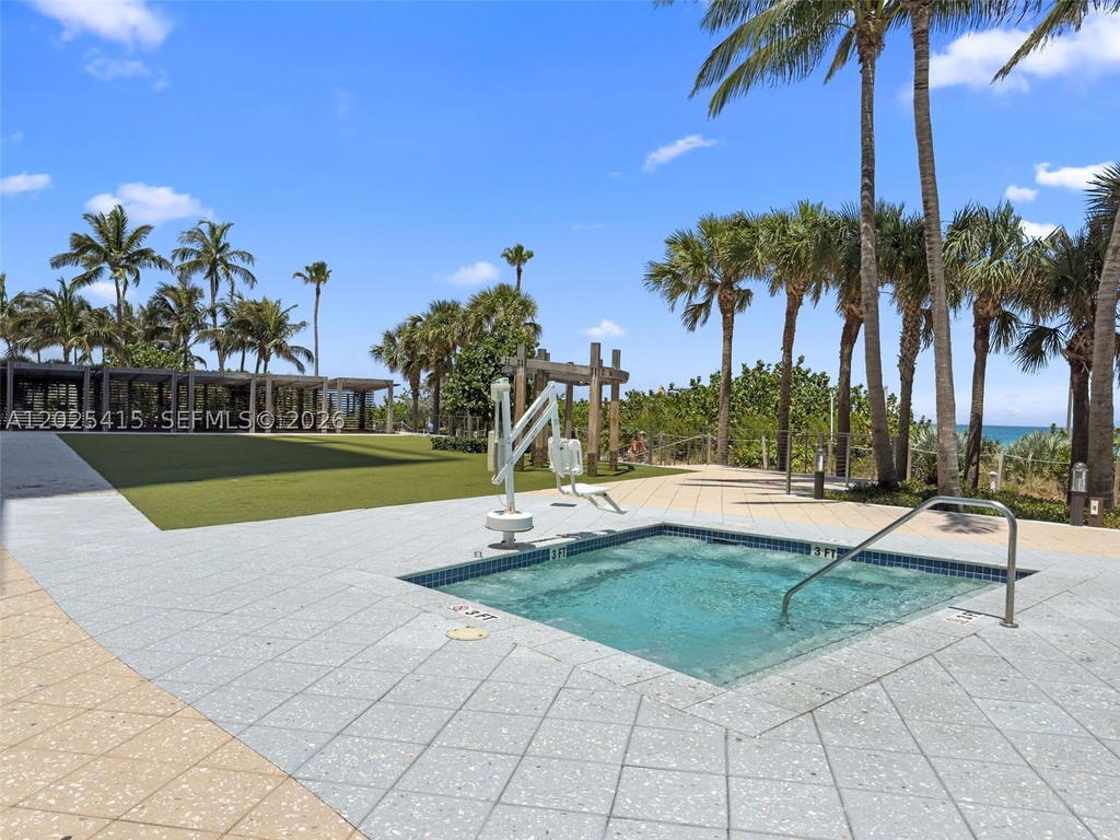 Real estate property located at 6801 Collins Ave #708, Miami-dade, Central Carillon Beach, Miami Beach, FL