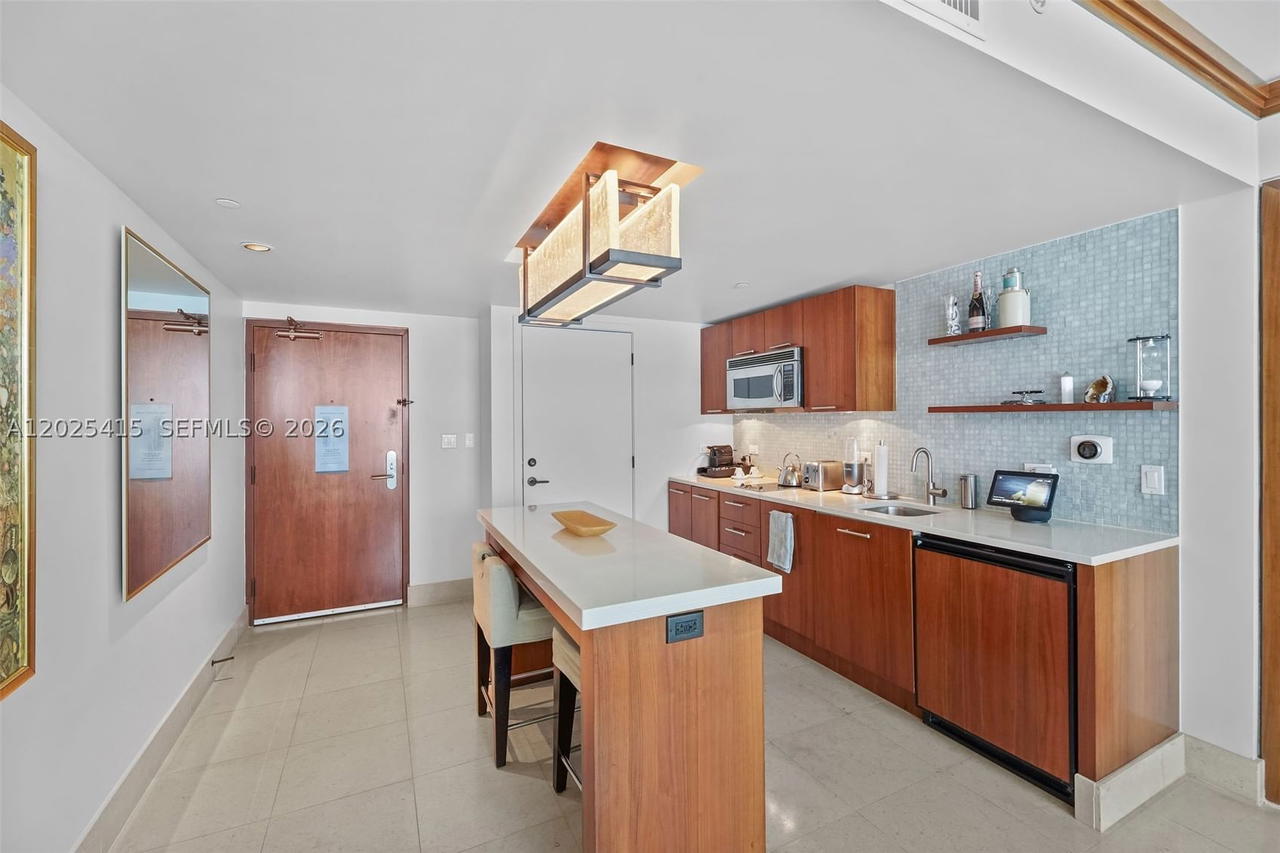 Real estate property located at 6801 Collins Ave #708, Miami-dade, Central Carillon Beach, Miami Beach, FL