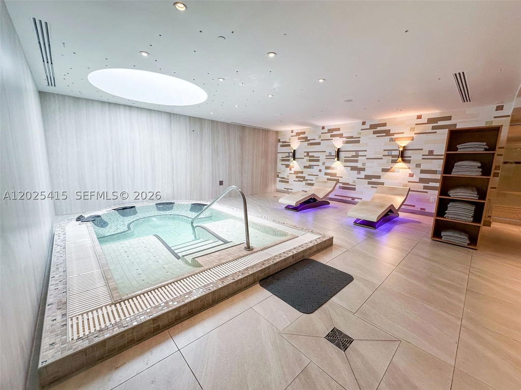 Real estate property located at 6801 Collins Ave #708, Miami-dade, Central Carillon Beach, Miami Beach, FL