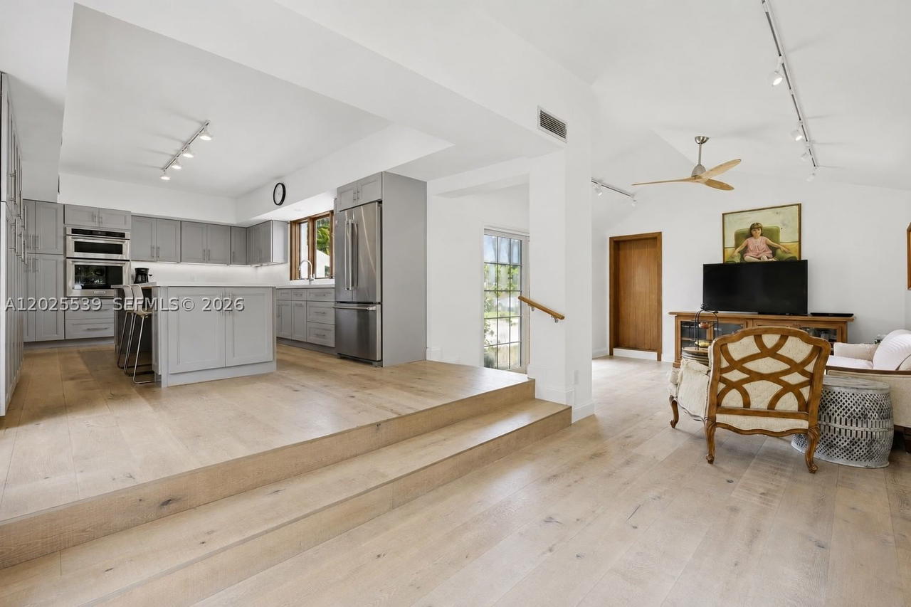 Real estate property located at 2535 Sunset Dr, Miami-dade, Sunset Islands-island No 2, Miami Beach, FL