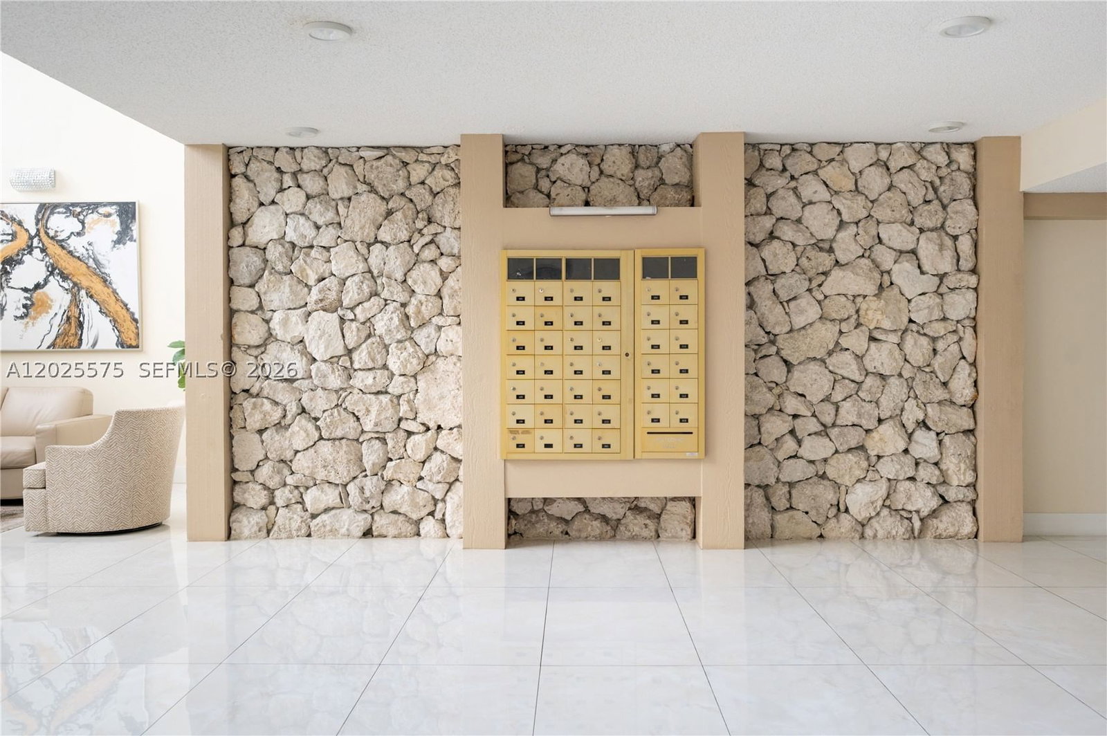 Real estate property located at 16400 GOLF CLUB RD #305, Broward, Building 1b Of Country Cl, Weston, FL
