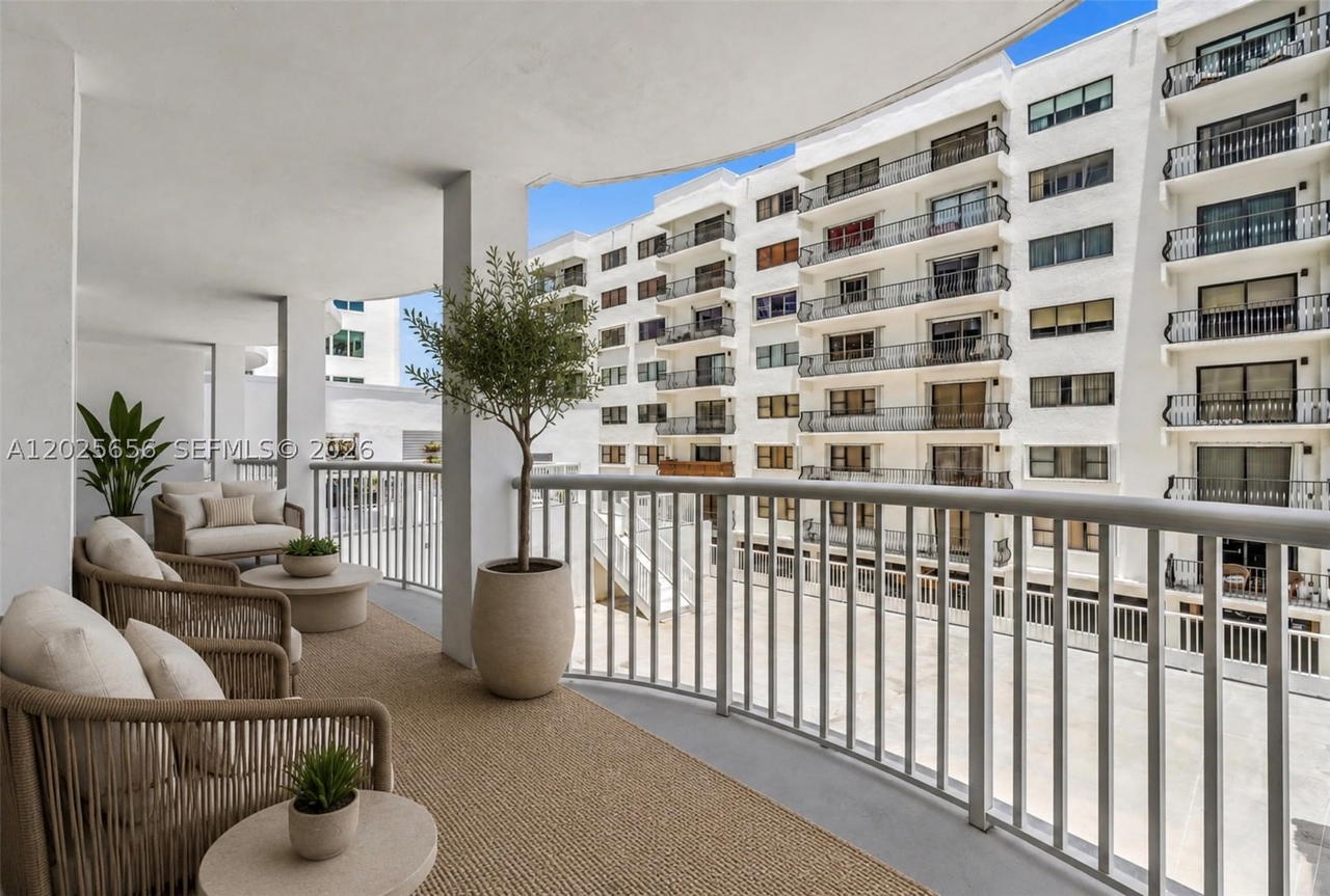 Real estate property located at 5401 Collins Ave #107, Miami-dade, The Carriage House Condo, Miami Beach, FL