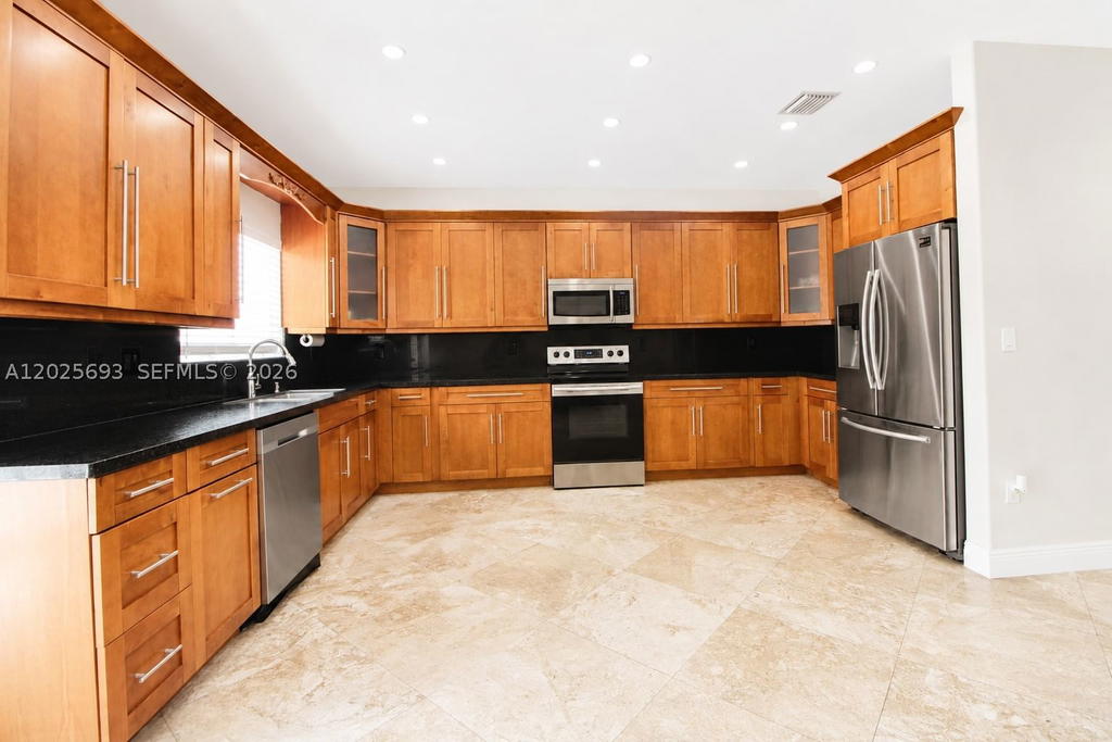 Real estate property located at 13282 200th Ter, Miami-dade, Valencia Groves Estates, Miami, FL