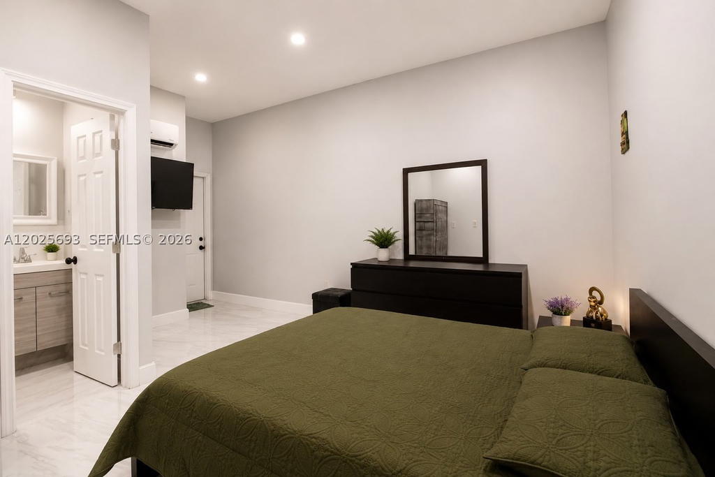 Real estate property located at 13282 200th Ter, Miami-dade, Valencia Groves Estates, Miami, FL