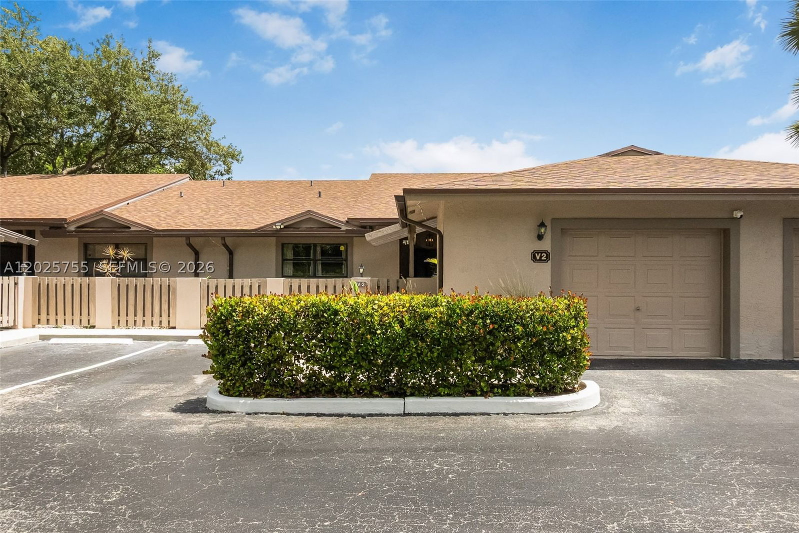 Real estate property located at 7560 79th Ave V2, Broward, Bonaire Village At Woodmo, Tamarac, FL