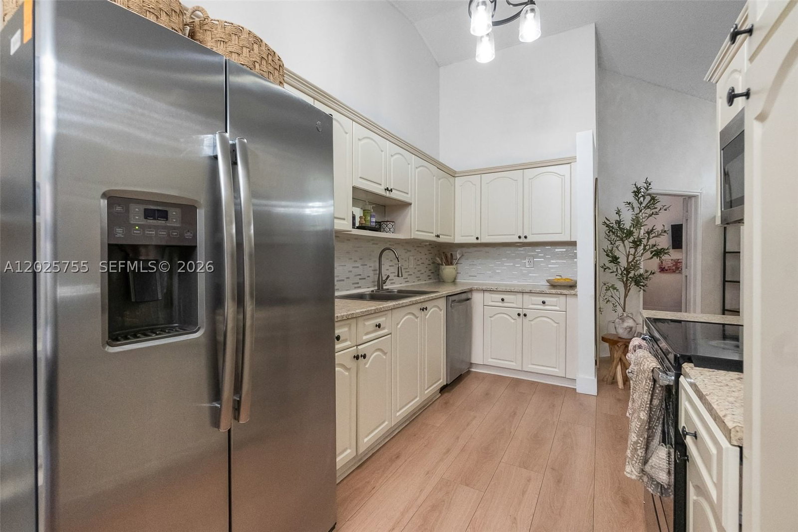 Real estate property located at 7560 79th Ave V2, Broward, Bonaire Village At Woodmo, Tamarac, FL