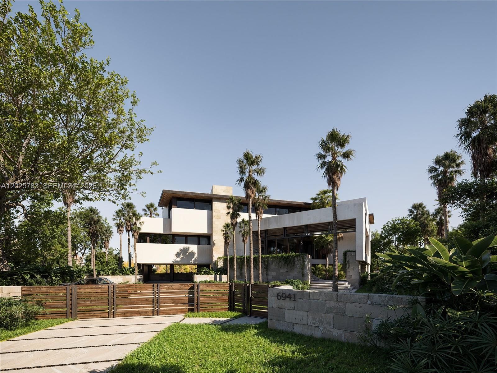 Real estate property located at 6941 Sunrise Ct, Miami-dade, Sunrise Harbour Rev Pl, Coral Gables, FL
