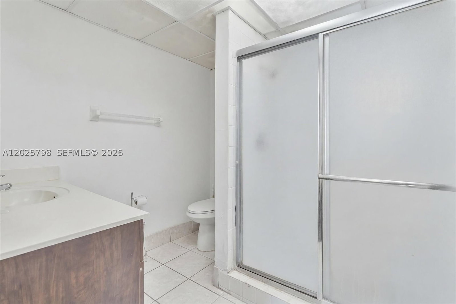 Real estate property located at 10000 80th Ct #2245, Miami-dade, Samari Lake East Condo, Hialeah Gardens, FL