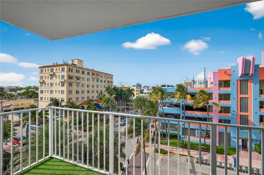Real estate property located at 1255 Collins Ave #504, Miami-dade, Islander Condo Apts, Miami Beach, FL
