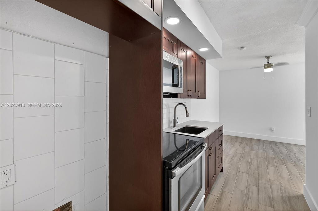 Real estate property located at 1255 Collins Ave #504, Miami-dade, Islander Condo Apts, Miami Beach, FL