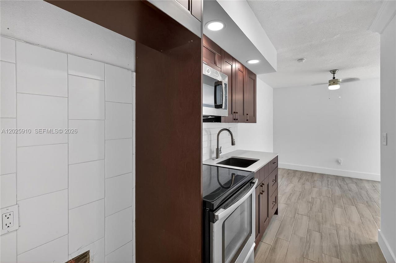 Real estate property located at 1255 Collins Ave #504, Miami-dade, Islander Condo Apts, Miami Beach, FL