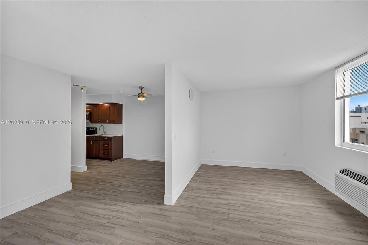Real estate property located at 1255 Collins Ave #504, Miami-dade, Islander Condo Apts, Miami Beach, FL