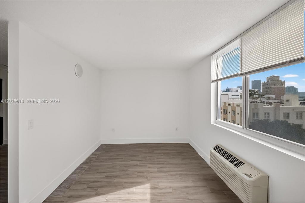 Real estate property located at 1255 Collins Ave #504, Miami-dade, Islander Condo Apts, Miami Beach, FL