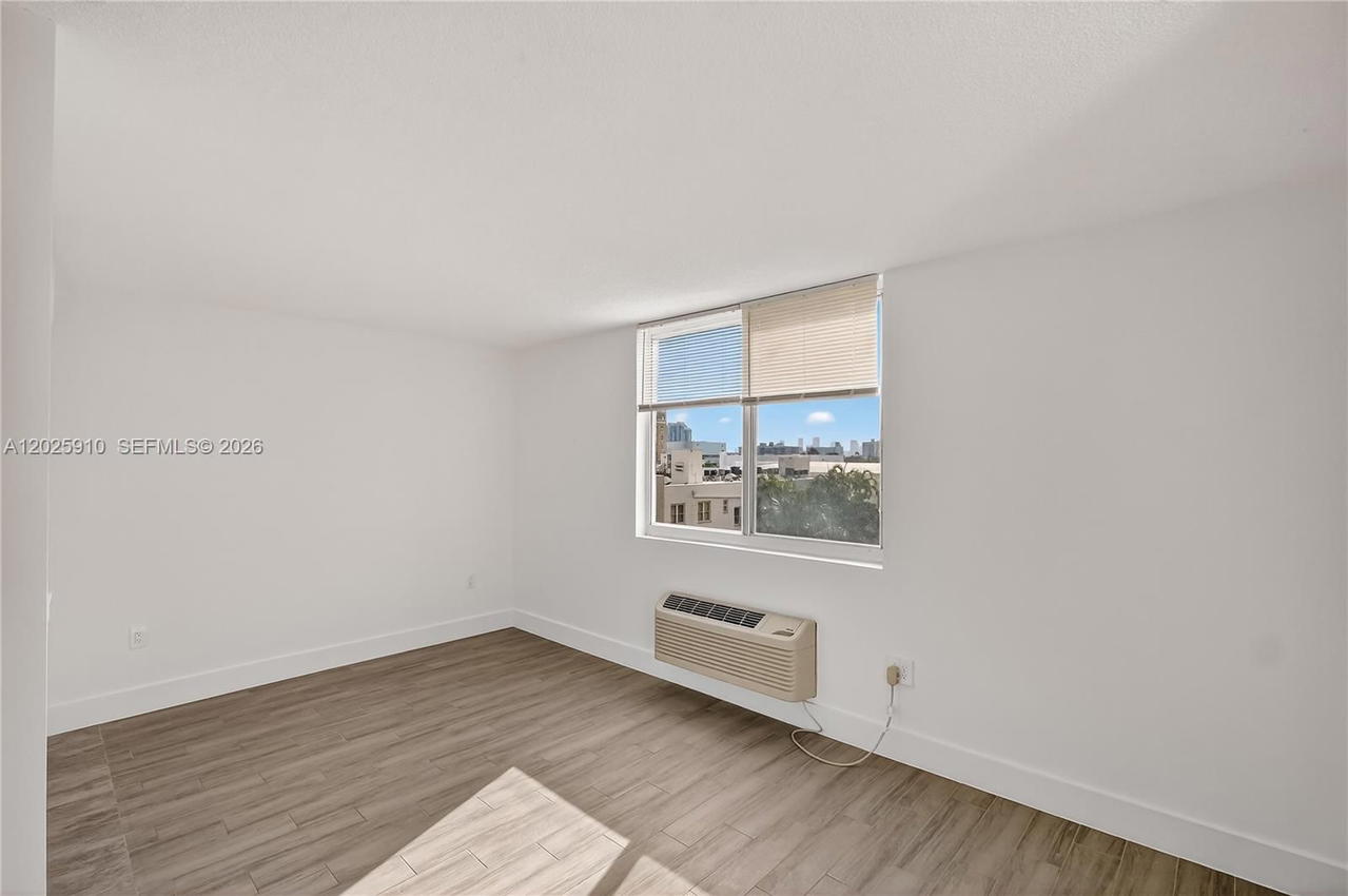 Real estate property located at 1255 Collins Ave #504, Miami-dade, Islander Condo Apts, Miami Beach, FL