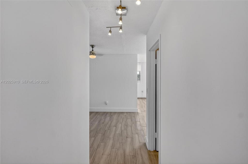 Real estate property located at 1255 Collins Ave #504, Miami-dade, Islander Condo Apts, Miami Beach, FL