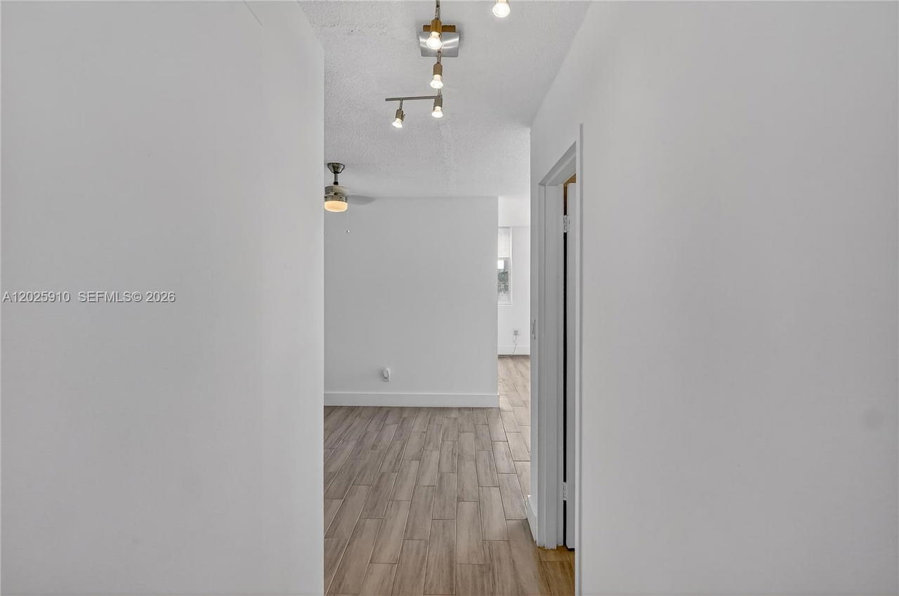 Real estate property located at 1255 Collins Ave #504, Miami-dade, Islander Condo Apts, Miami Beach, FL