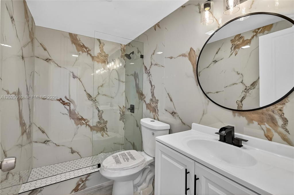 Real estate property located at 1255 Collins Ave #504, Miami-dade, Islander Condo Apts, Miami Beach, FL