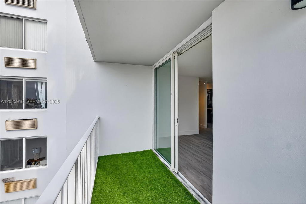 Real estate property located at 1255 Collins Ave #504, Miami-dade, Islander Condo Apts, Miami Beach, FL