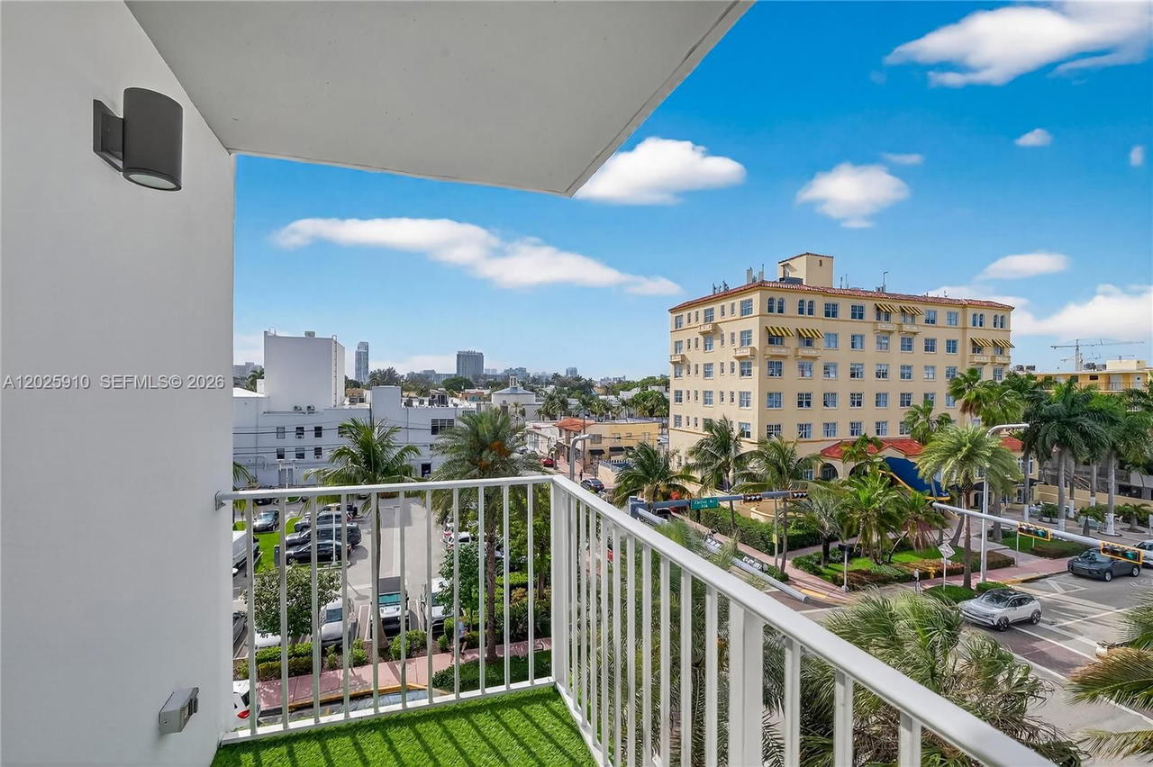 Real estate property located at 1255 Collins Ave #504, Miami-dade, Islander Condo Apts, Miami Beach, FL