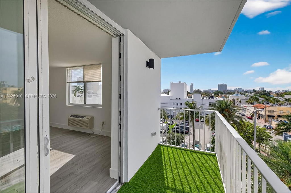 Real estate property located at 1255 Collins Ave #504, Miami-dade, Islander Condo Apts, Miami Beach, FL