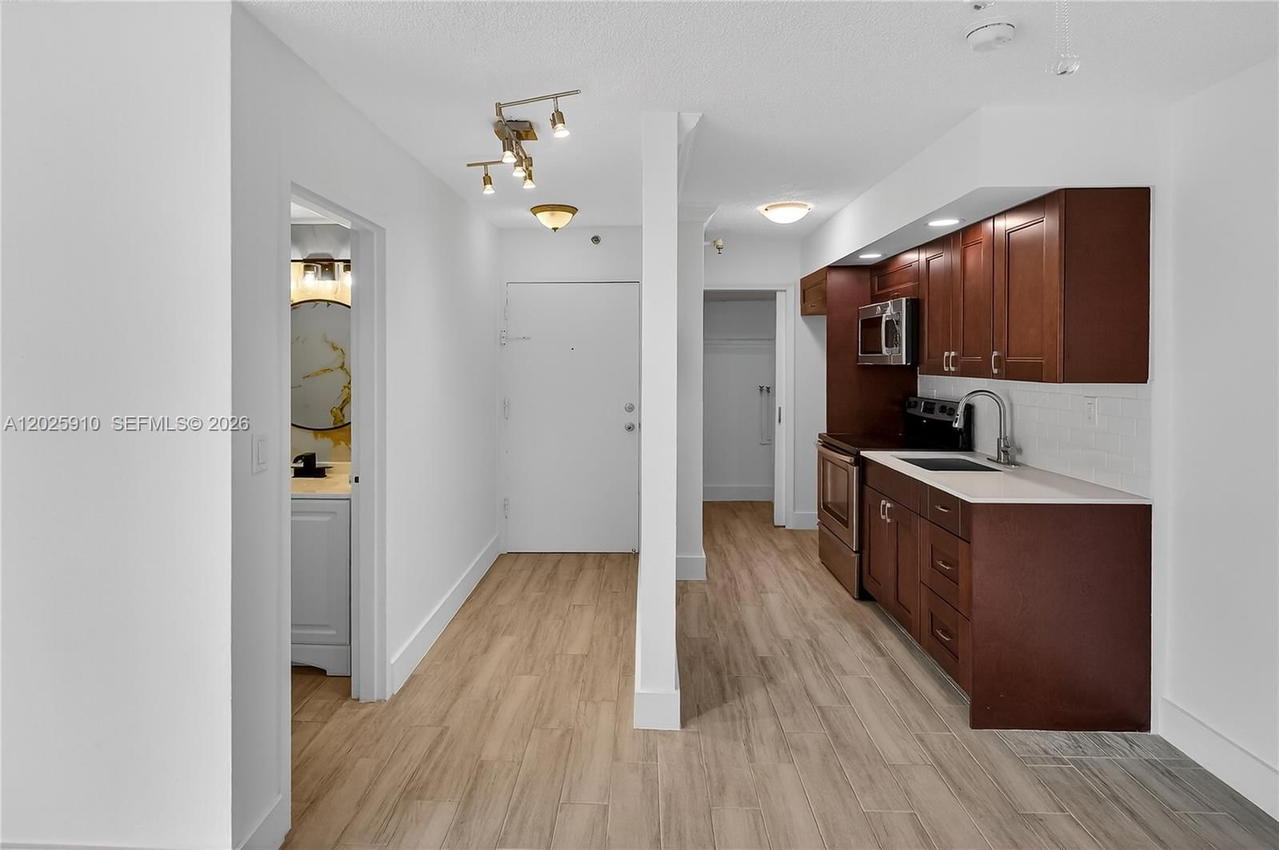 Real estate property located at 1255 Collins Ave #504, Miami-dade, Islander Condo Apts, Miami Beach, FL