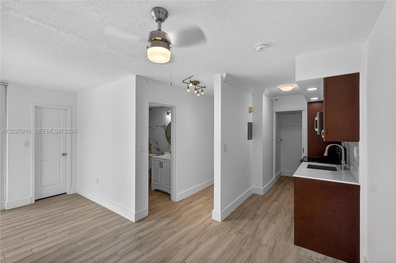 Real estate property located at 1255 Collins Ave #504, Miami-dade, Islander Condo Apts, Miami Beach, FL