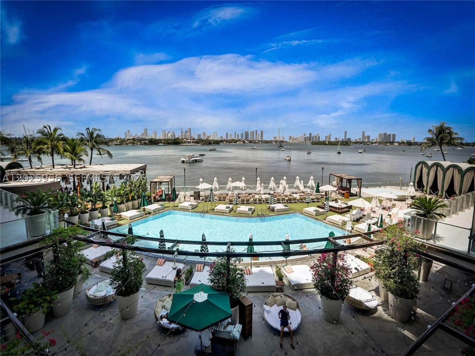Real estate property located at 1100 West Ave #427, Miami-dade, 1100 West Condo, Miami Beach, FL