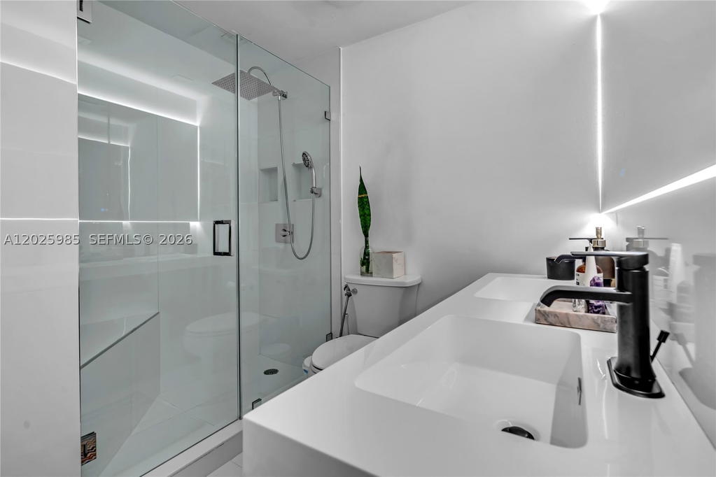 Real estate property located at 1000 West Ave PH23, Miami-dade, Mirador 1000 Condo, Miami Beach, FL