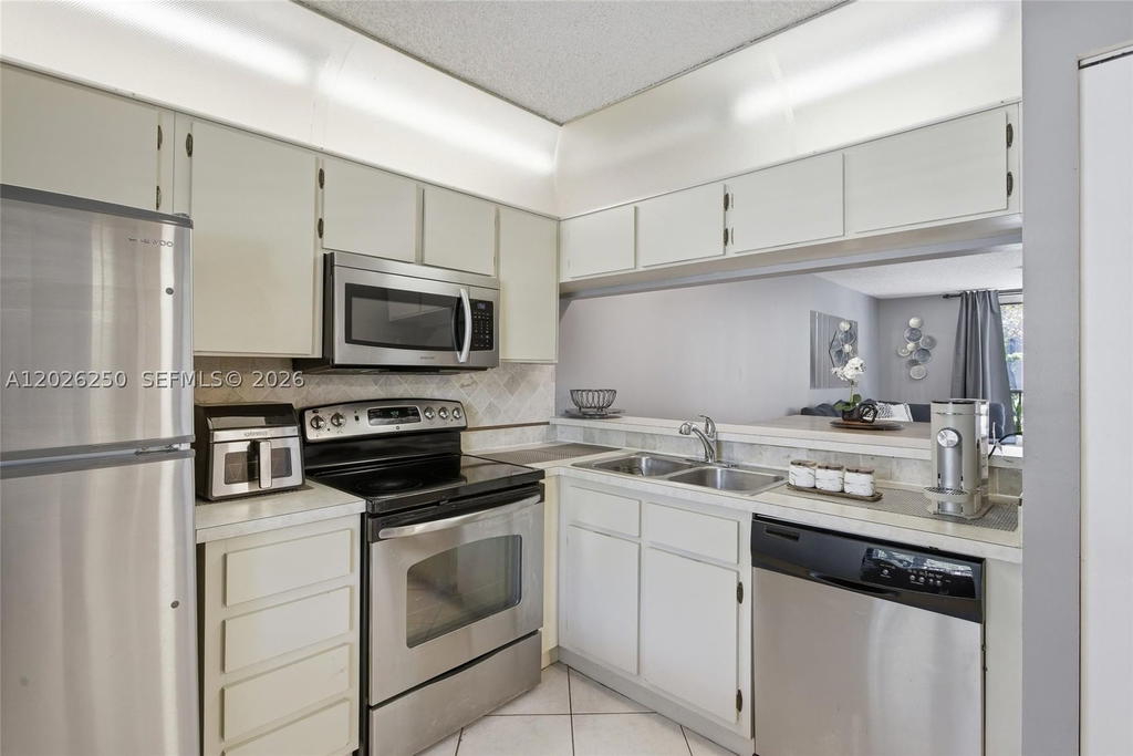 Real estate property located at 10451 Broward Blvd #209, Broward, Plantation Racquet Club, Plantation, FL