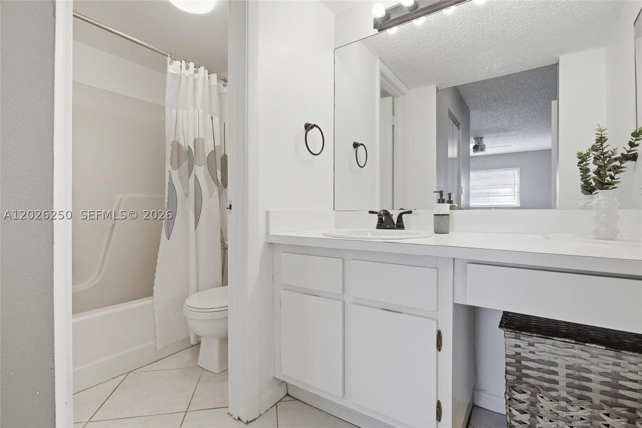 Real estate property located at 10451 Broward Blvd #209, Broward, Plantation Racquet Club, Plantation, FL