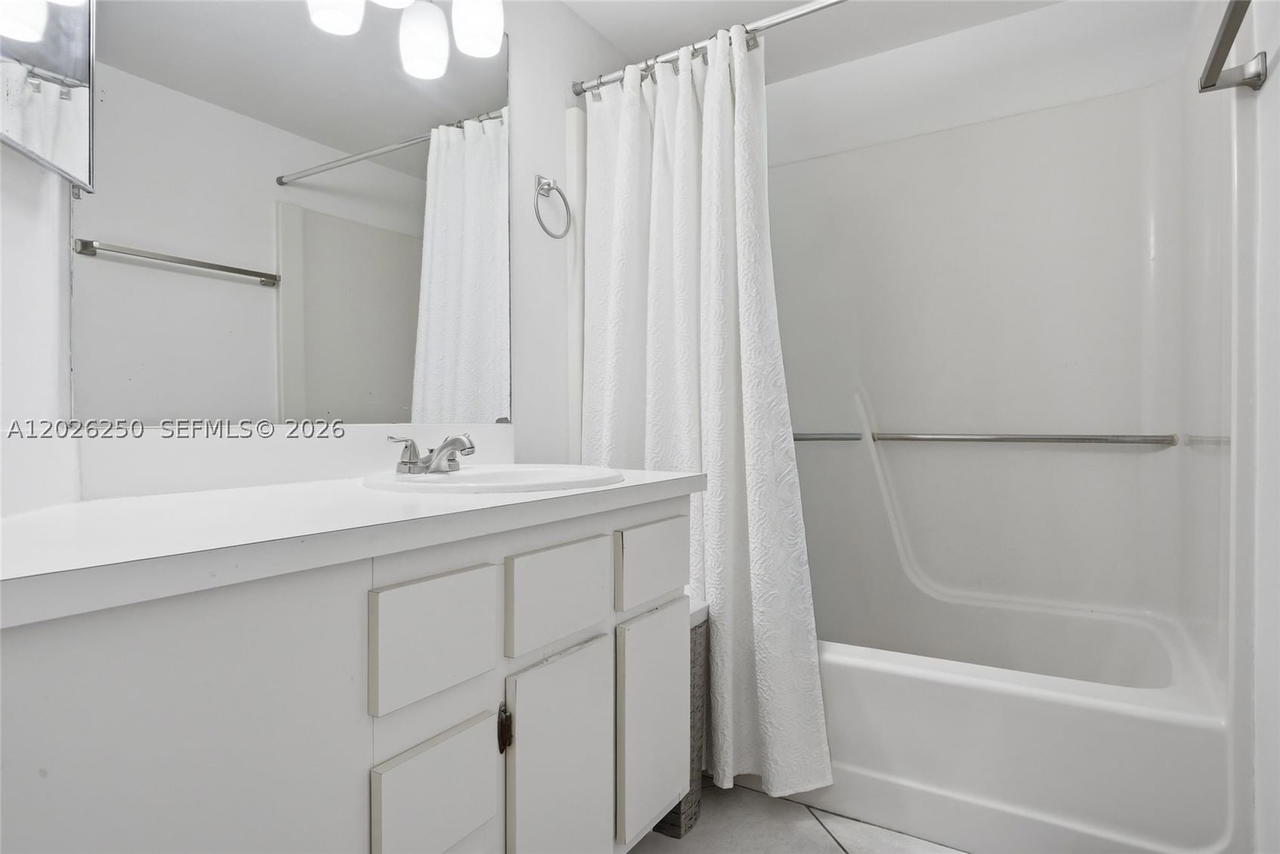 Real estate property located at 10451 Broward Blvd #209, Broward, Plantation Racquet Club, Plantation, FL