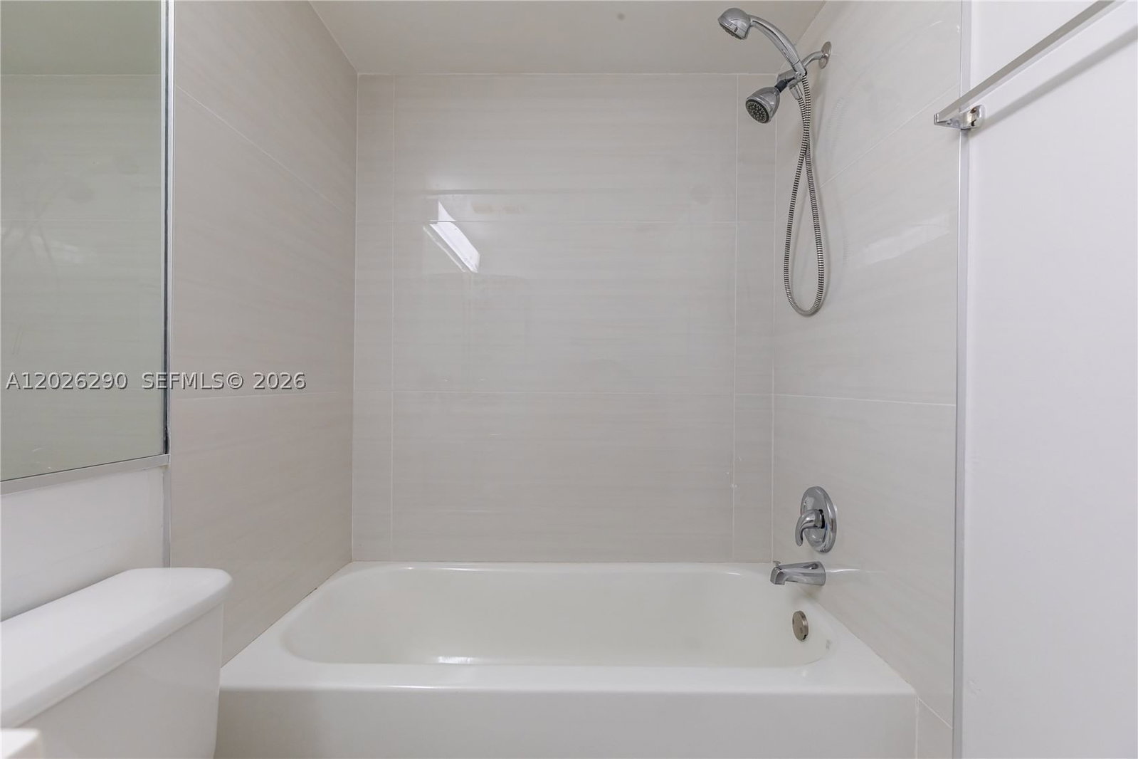 Real estate property located at 4950 Sabal Palm Blvd #106, Broward, Lakes Of Carriage Hills, Tamarac, FL