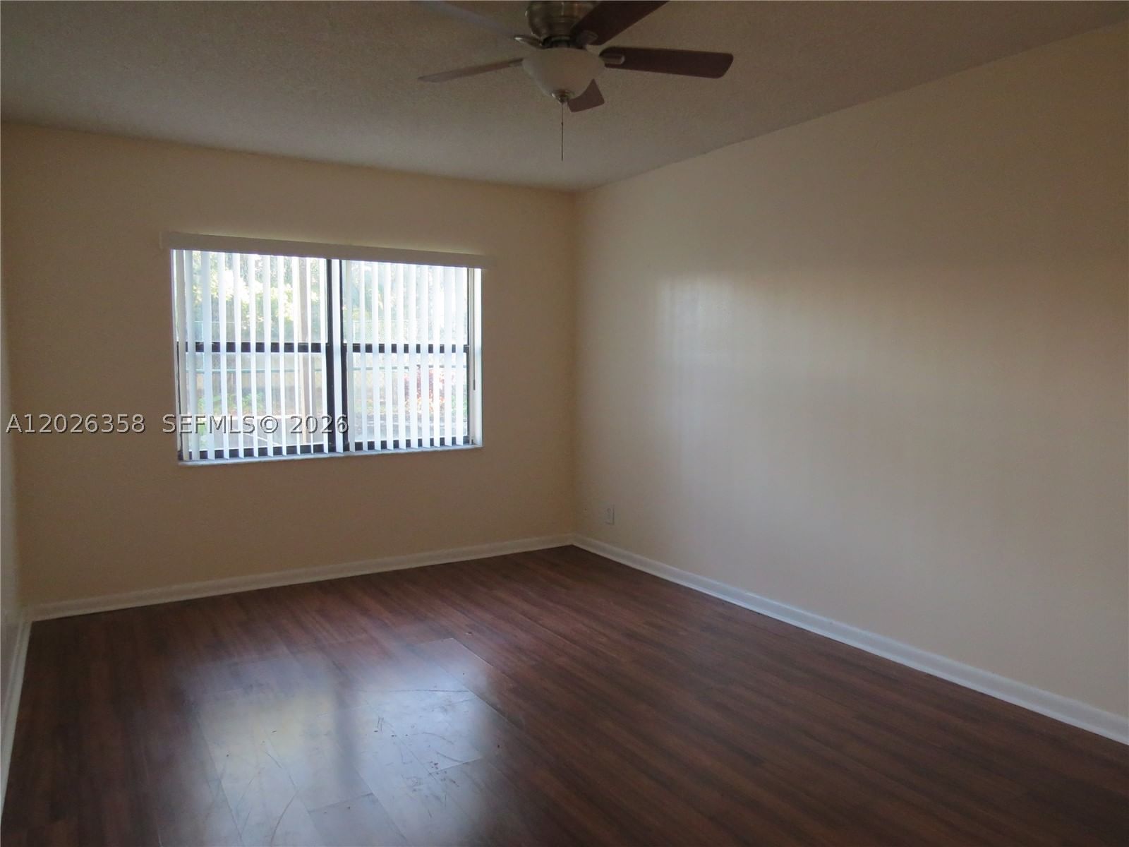 Real estate property located at 8290 Lake Dr #143, Miami-dade, Las Vistas At Doral Condo, Doral, FL