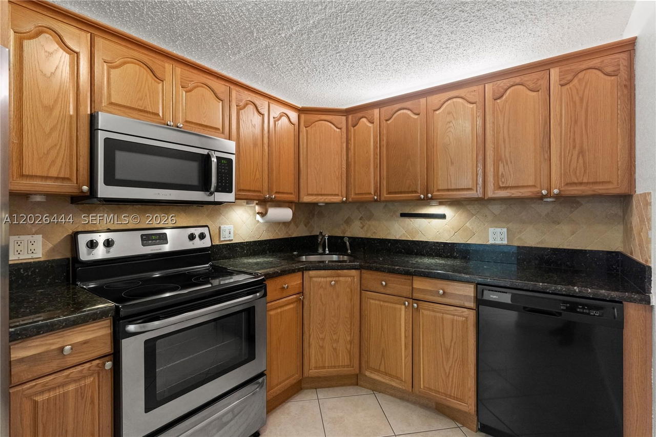 Real estate property located at 7100 17th St #219, Broward, Omega Condo No 3, Plantation, FL
