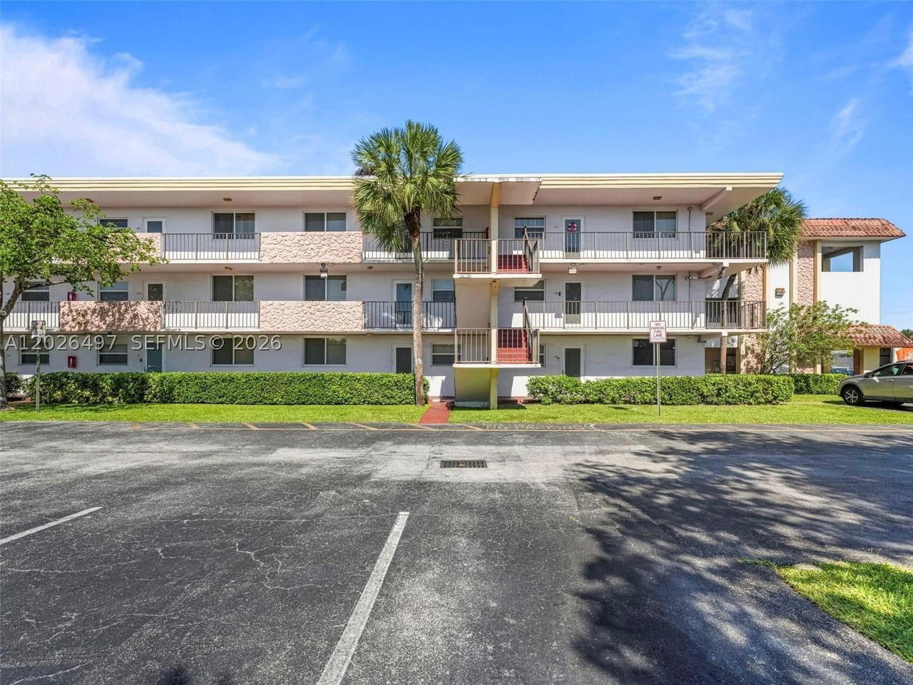 Real estate property located at 5985 Del Lago Cir #215, Broward, Water Bridge 6 Condo, Sunrise, FL