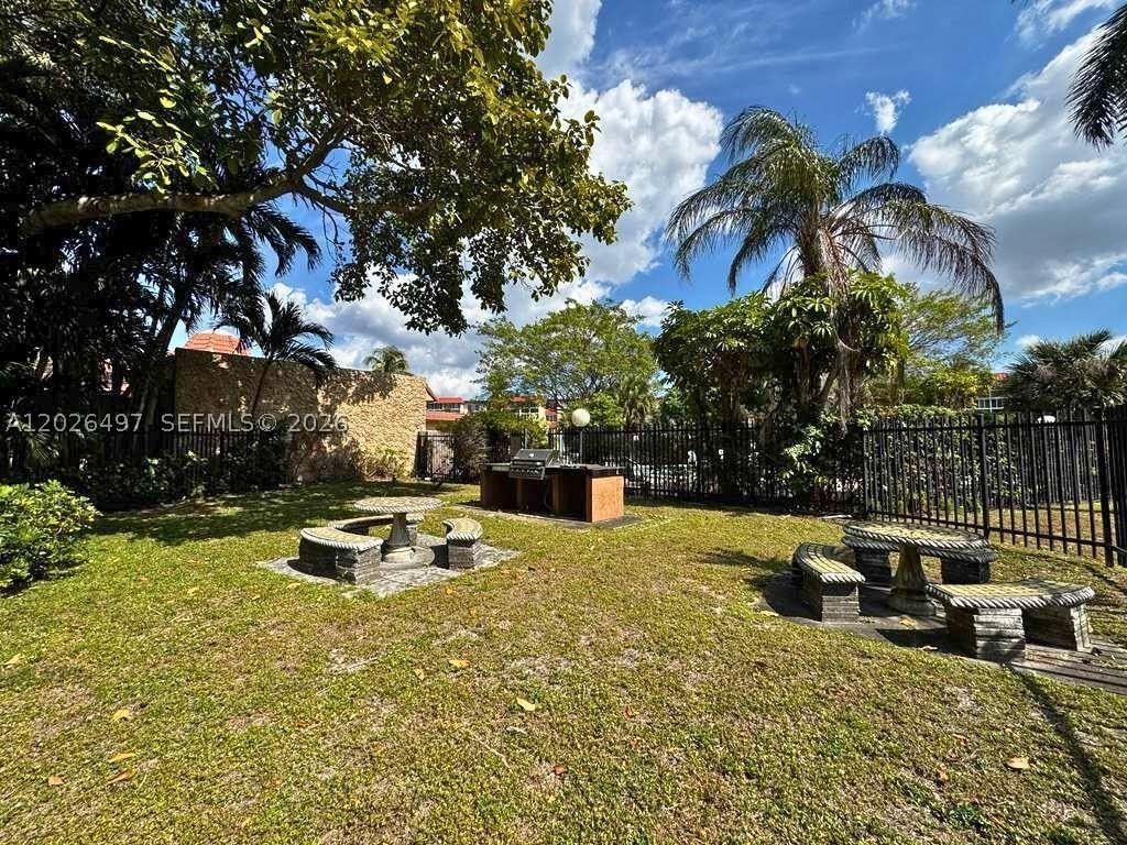 Real estate property located at 5985 Del Lago Cir #215, Broward, Water Bridge 6 Condo, Sunrise, FL