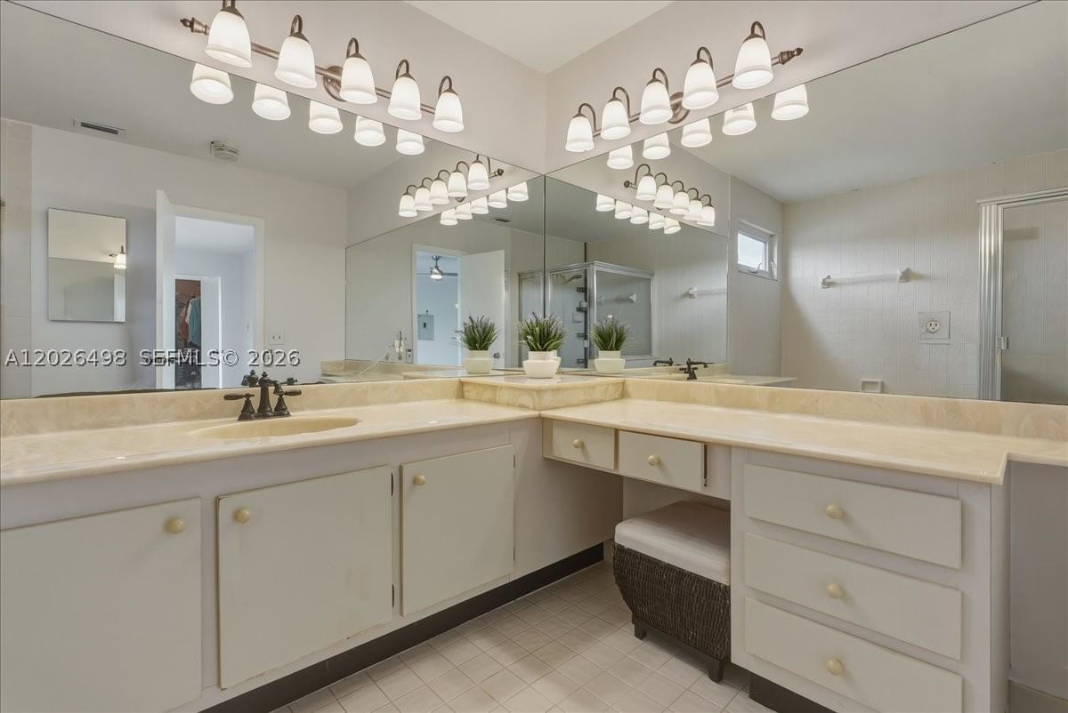 Real estate property located at 5680 Thornbluff Ave, Broward, Waterford, Davie, FL