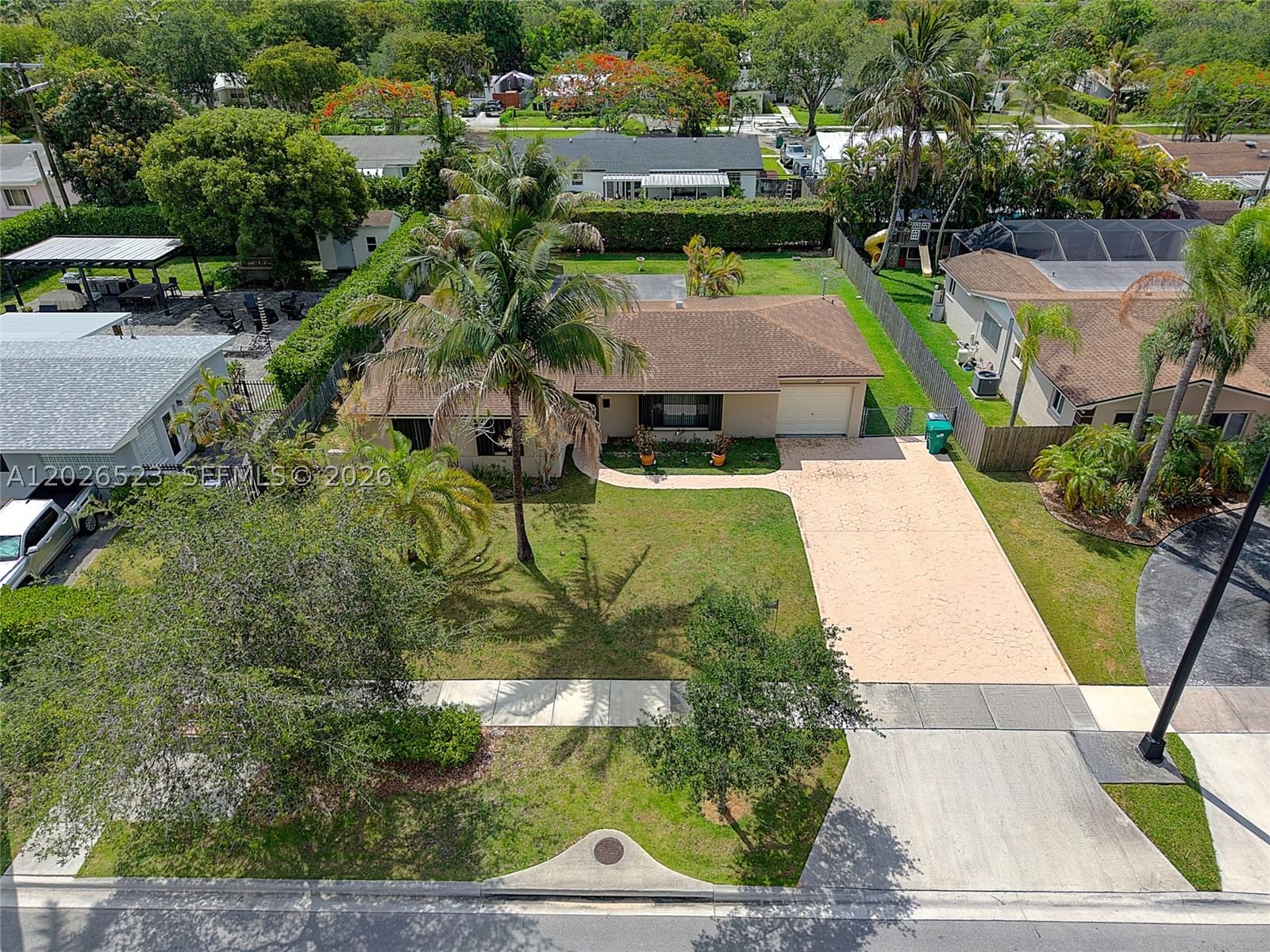 Real estate property located at 9000 Caribbean Blvd, Miami-dade, Whispering Pines Estates, Cutler Bay, FL