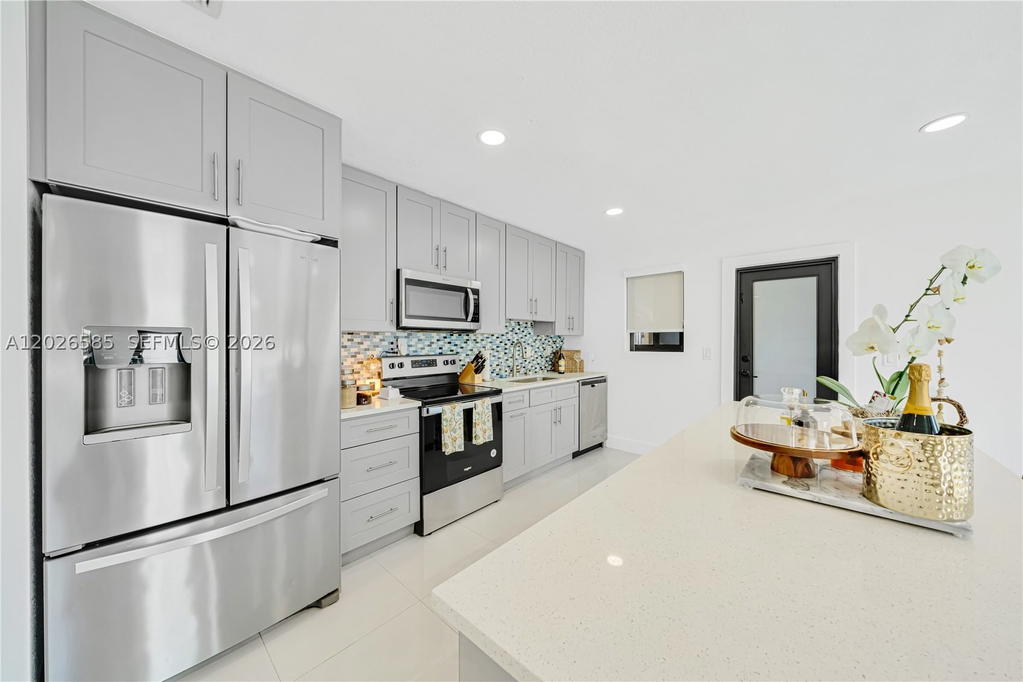Real estate property located at 9265 Martinique Dr, Miami-dade, Pine Tree Manor Sec 2, Cutler Bay, FL