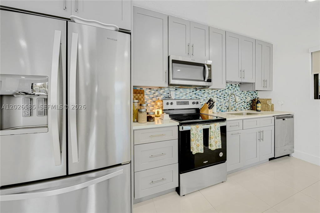 Real estate property located at 9265 Martinique Dr, Miami-dade, Pine Tree Manor Sec 2, Cutler Bay, FL