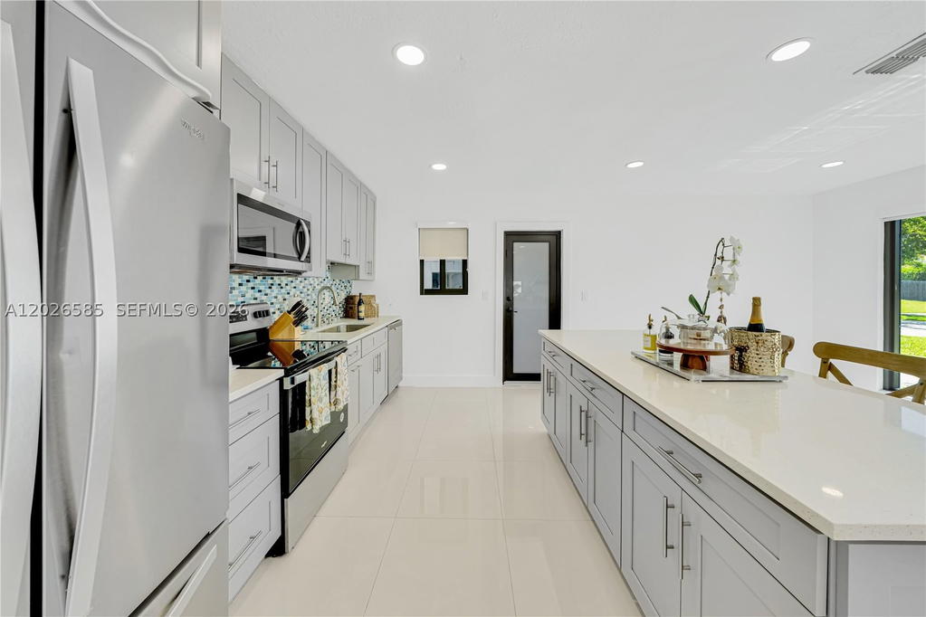 Real estate property located at 9265 Martinique Dr, Miami-dade, Pine Tree Manor Sec 2, Cutler Bay, FL
