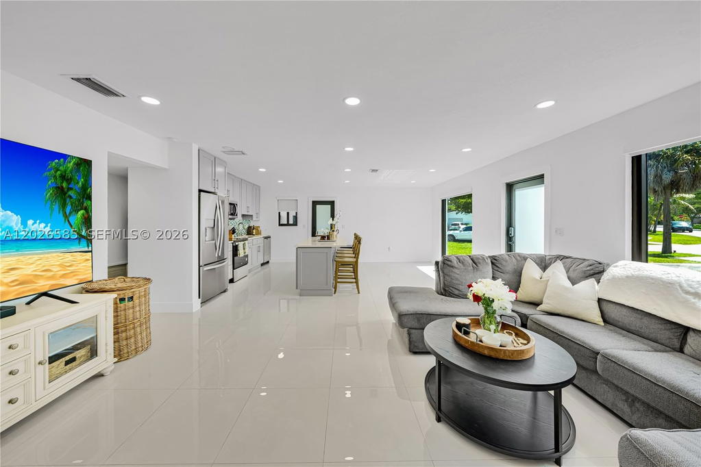 Real estate property located at 9265 Martinique Dr, Miami-dade, Pine Tree Manor Sec 2, Cutler Bay, FL
