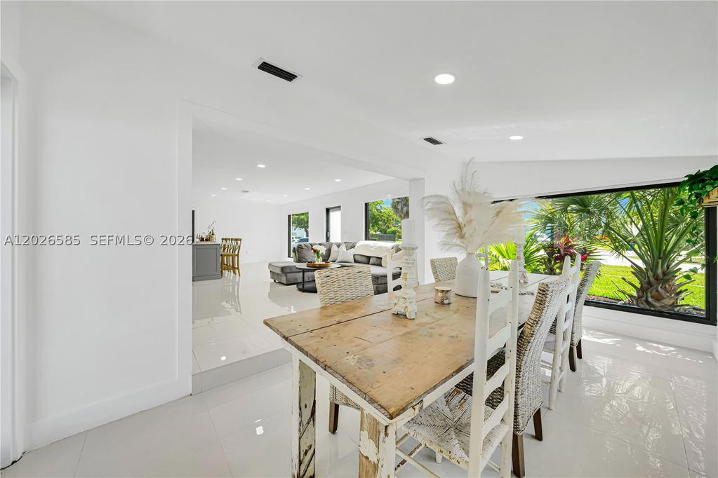 Real estate property located at 9265 Martinique Dr, Miami-dade, Pine Tree Manor Sec 2, Cutler Bay, FL