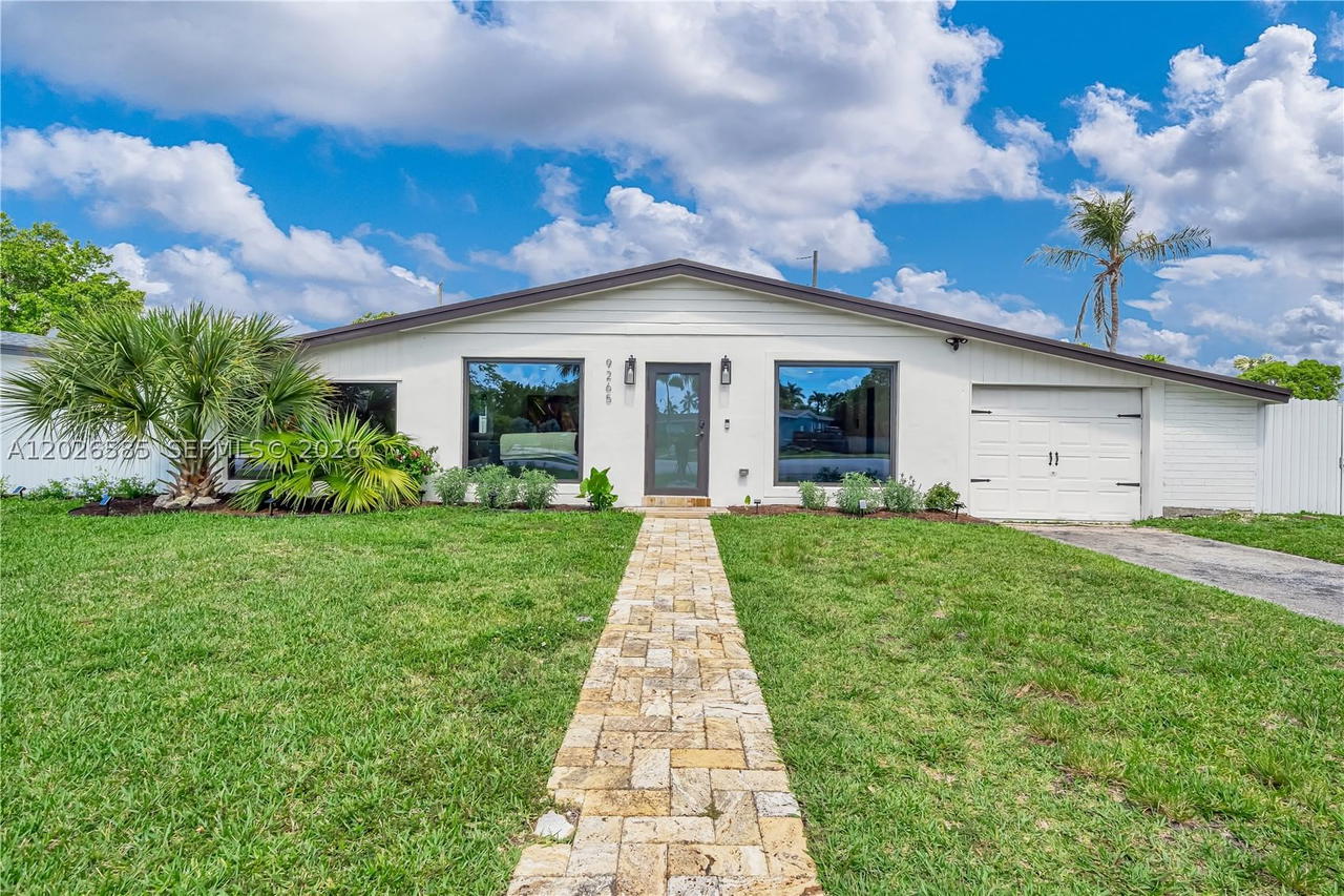 Real estate property located at 9265 Martinique Dr, Miami-dade, Pine Tree Manor Sec 2, Cutler Bay, FL