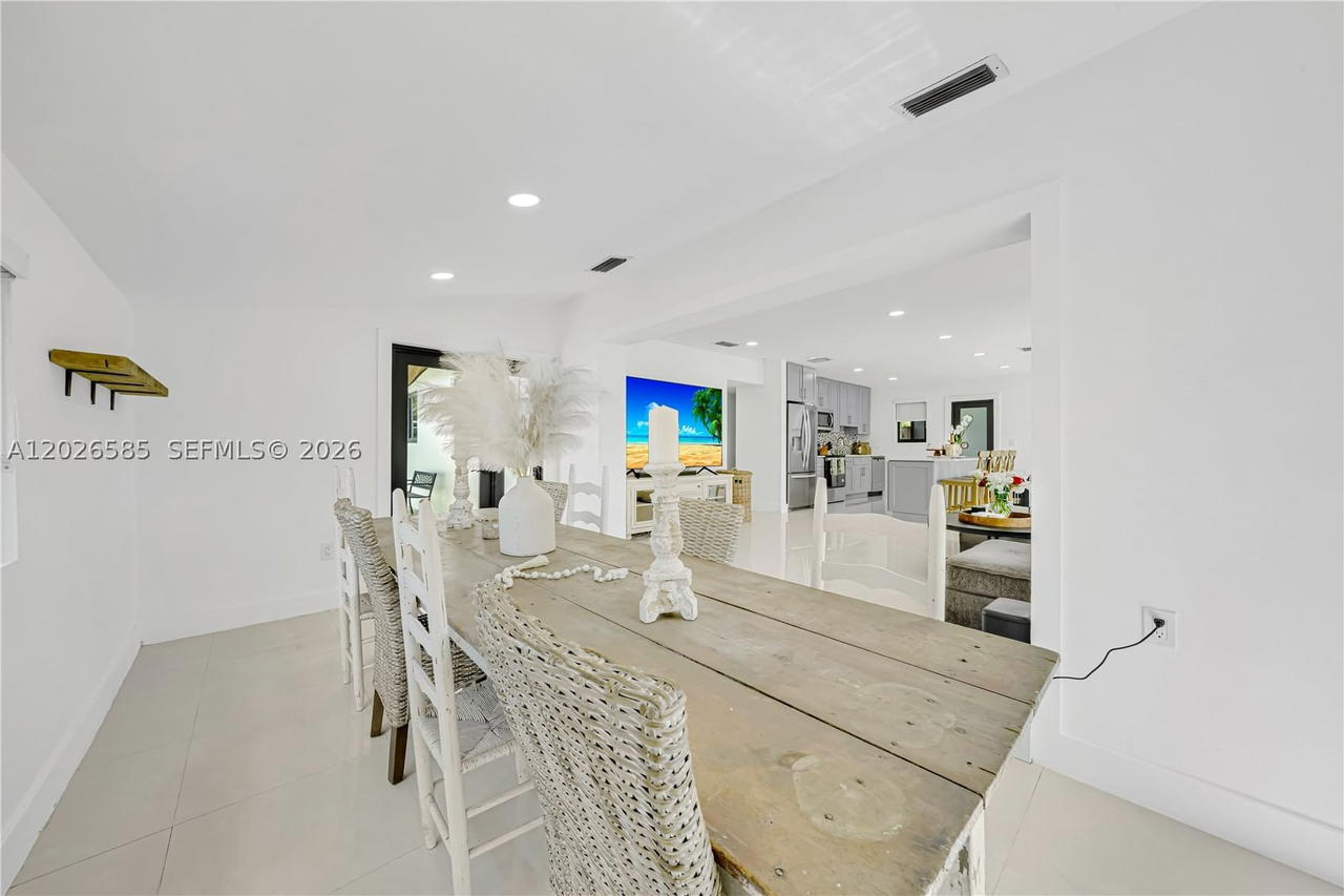 Real estate property located at 9265 Martinique Dr, Miami-dade, Pine Tree Manor Sec 2, Cutler Bay, FL