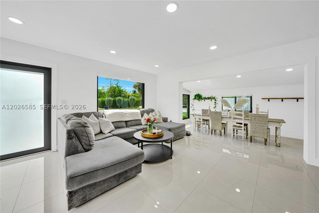 Real estate property located at 9265 Martinique Dr, Miami-dade, Pine Tree Manor Sec 2, Cutler Bay, FL