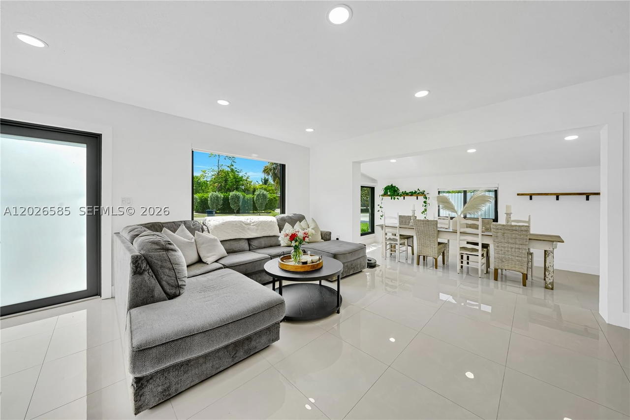 Real estate property located at 9265 Martinique Dr, Miami-dade, Pine Tree Manor Sec 2, Cutler Bay, FL